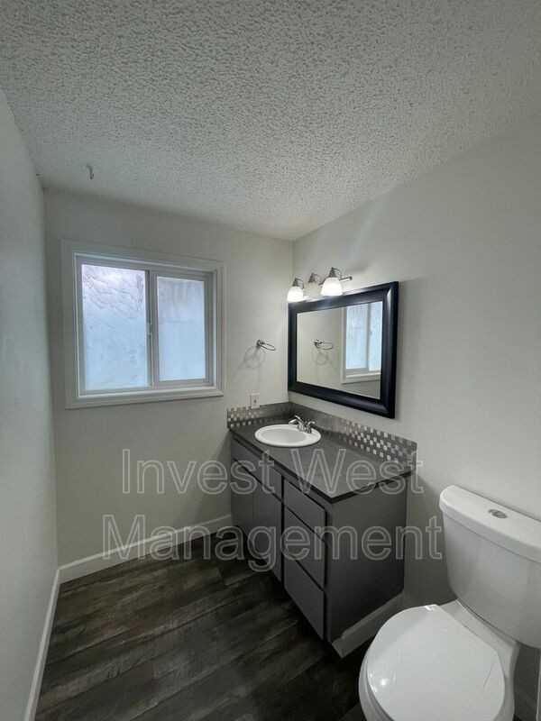 1960 33rd Ave #10 - Photo 6 of 13