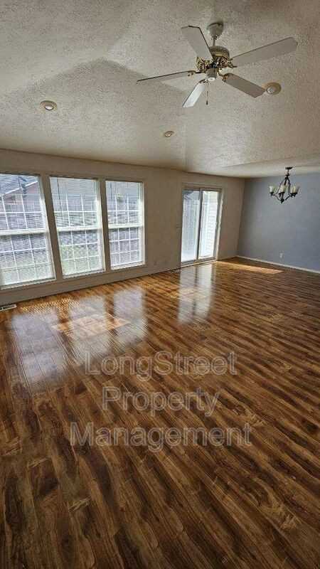 2565 Burlington St Ne - Photo 2 of 13