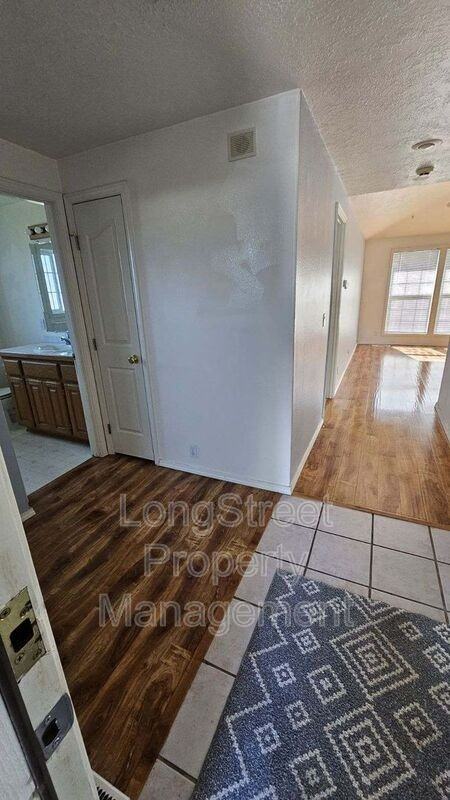 2565 Burlington St Ne - Photo 3 of 13