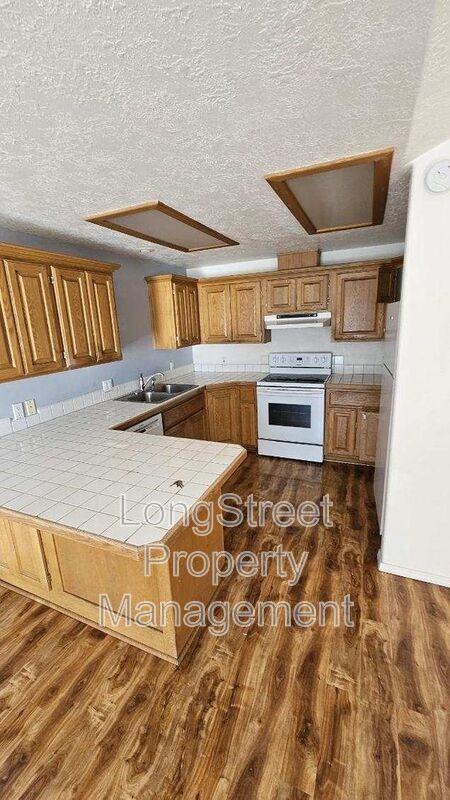 2565 Burlington St Ne - Photo 4 of 13