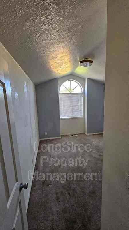 2565 Burlington St Ne - Photo 5 of 13