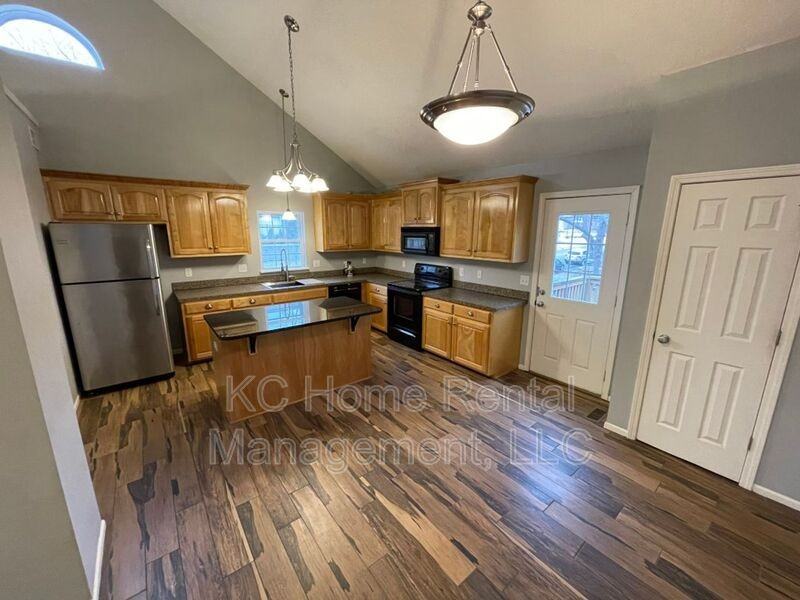 6148 Floyd St - Photo 2 of 35