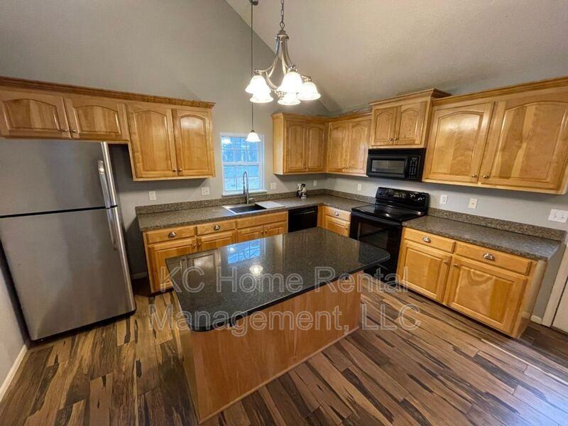 6148 Floyd St - Photo 3 of 35