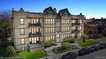 featured image of 615 W Hancock St #1