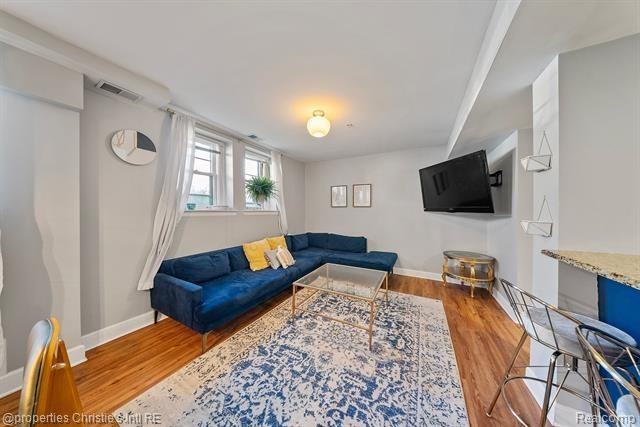 615 W Hancock St #1 - Photo 3 of 28