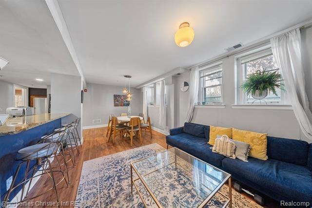 615 W Hancock St #1 - Photo 4 of 28