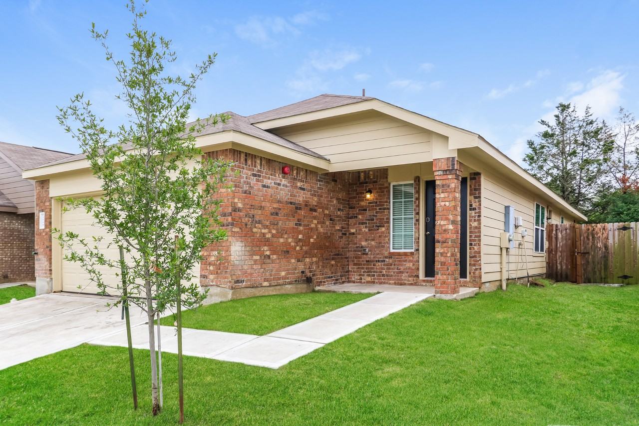 2068 Oakwood Forest Dr - Photo 2 of 16