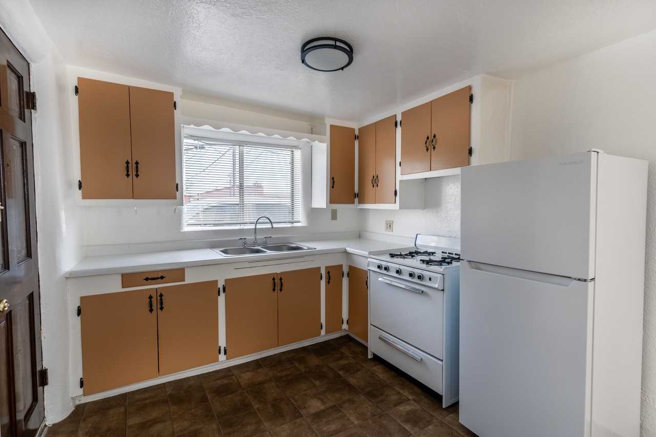 735 Columbia St - Photo 2 of 7