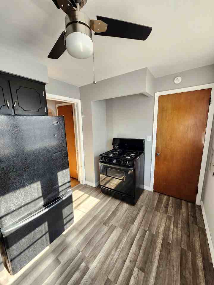 948 Richmond Rd - Photo 2 of 26