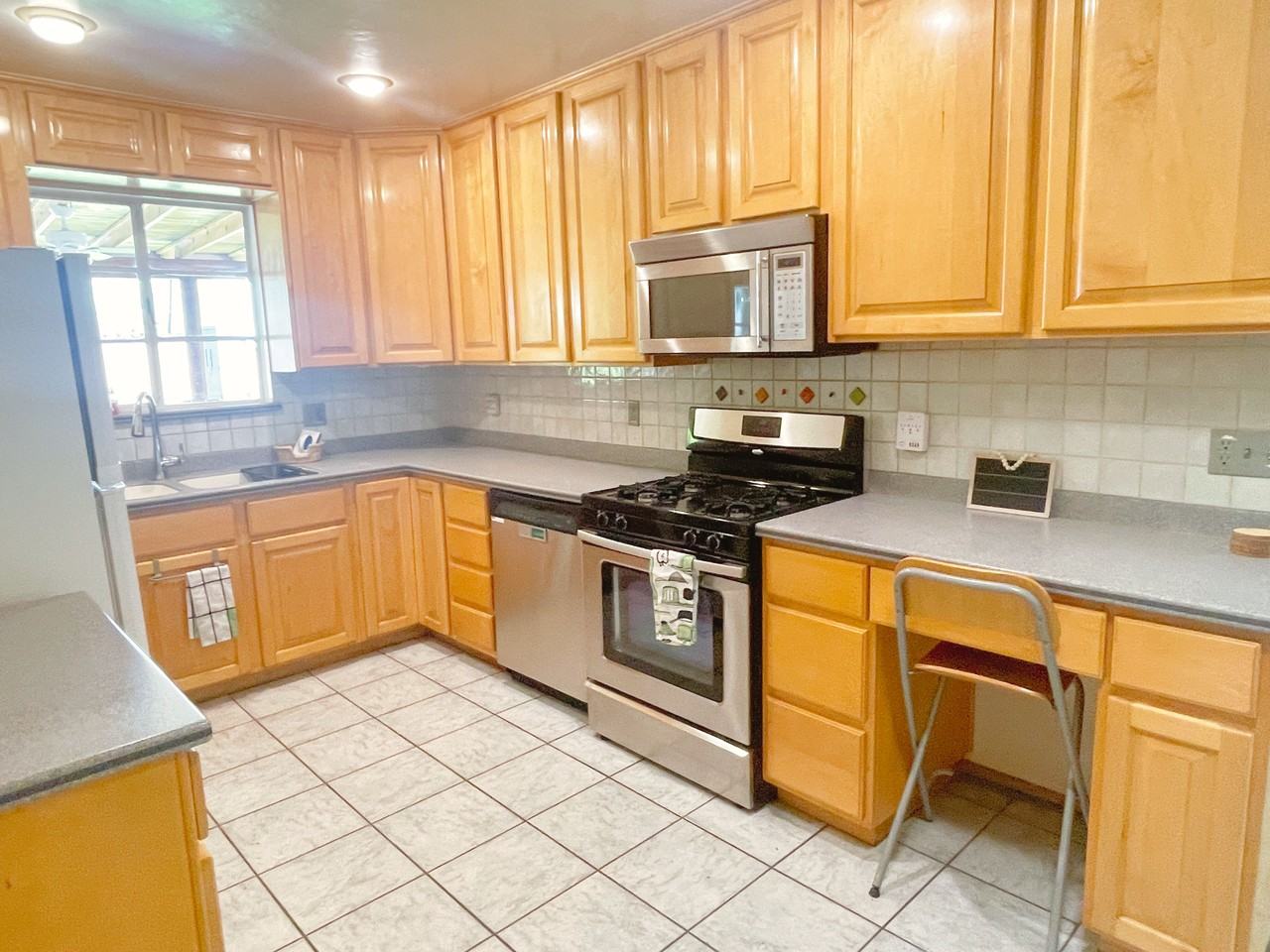 1526 E Cedar St - Photo 7 of 34