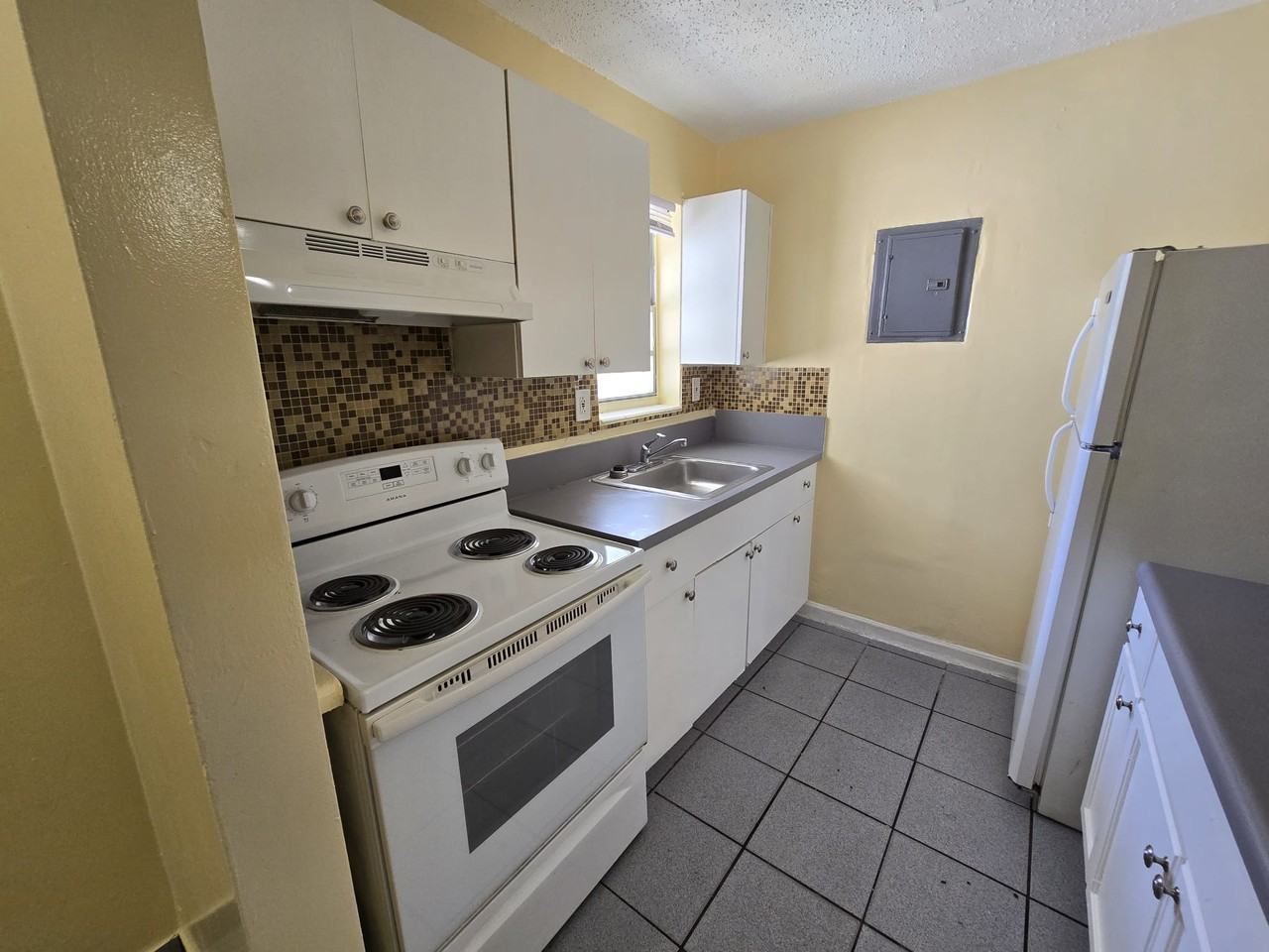 13725 Ne 3Rd Ct - Photo 6 of 42