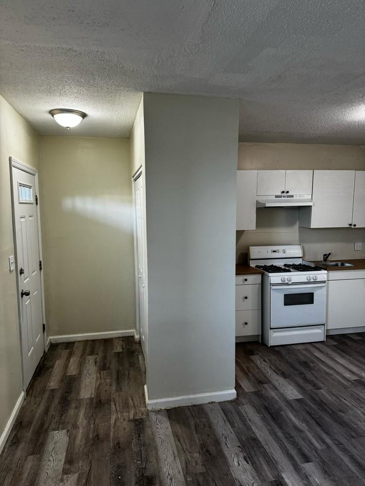 350 Wethersfield Ave - Photo 3 of 6