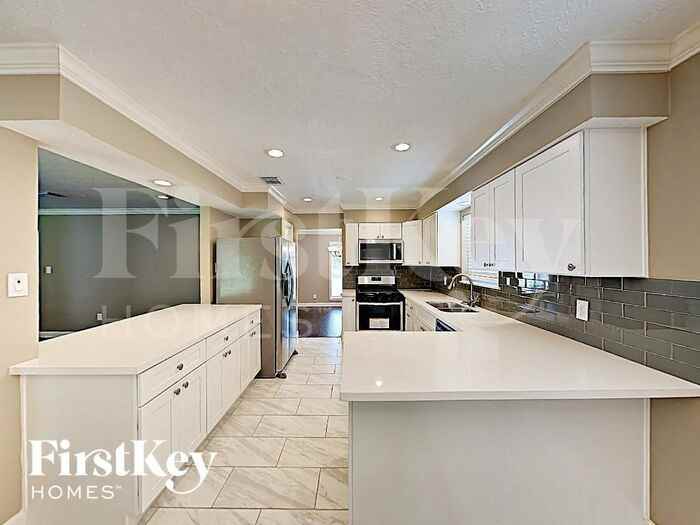 672 Ravensworth Dr - Photo 3 of 15