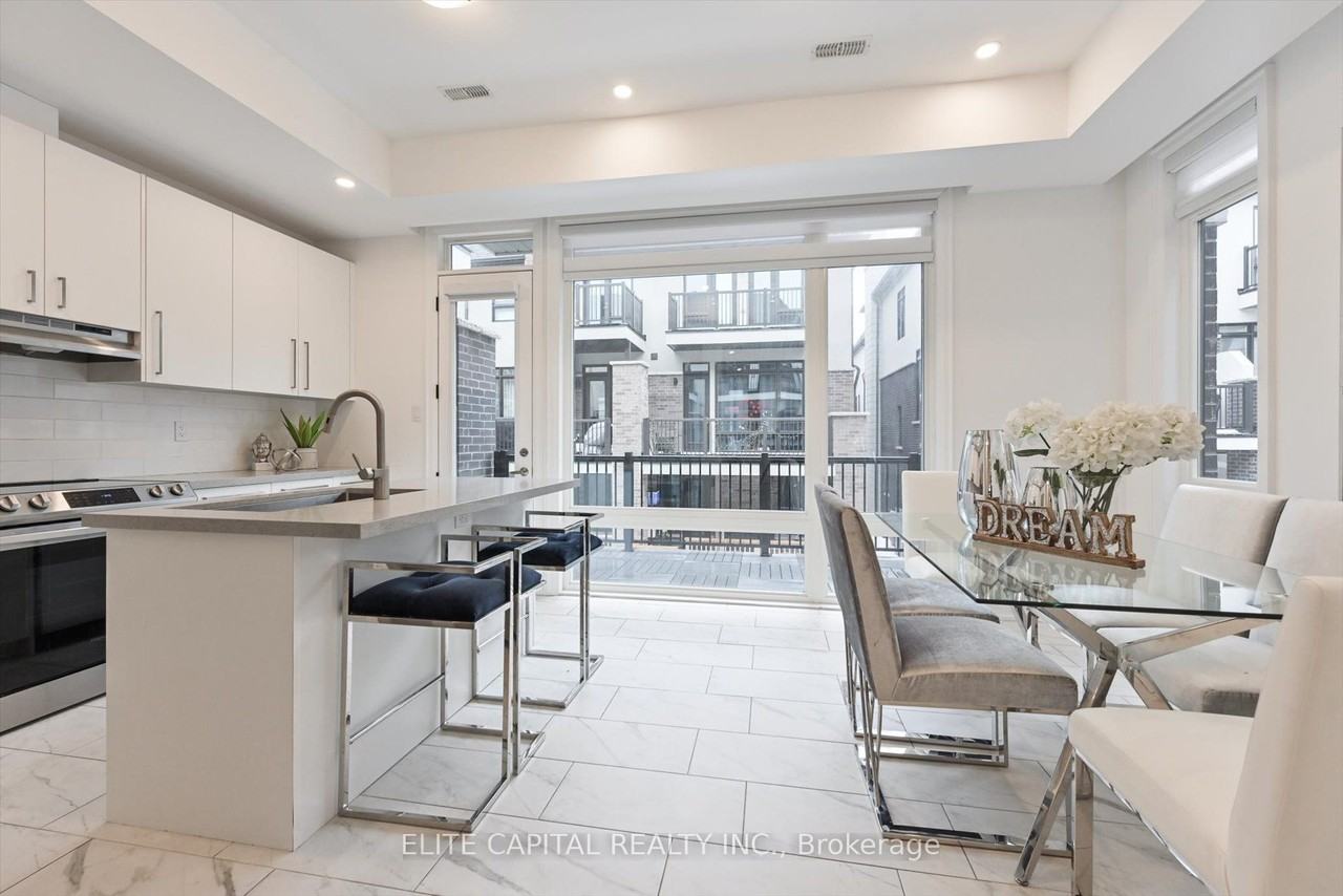 39 Globemaster Lane - Photo 3 of 15