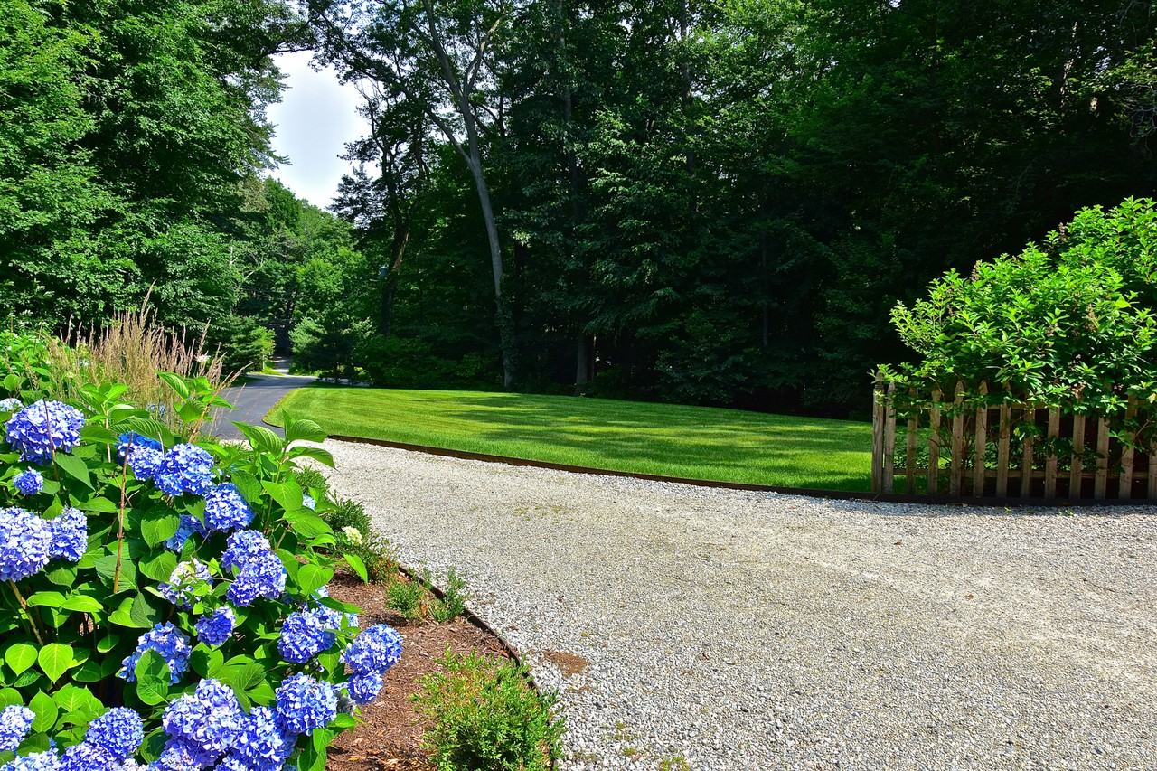 17 Laurel Rd - Photo 2 of 18