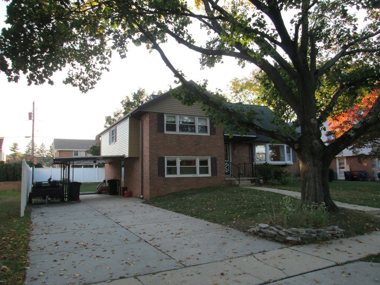 2423 Laurel Rd - Photo 2 of 10