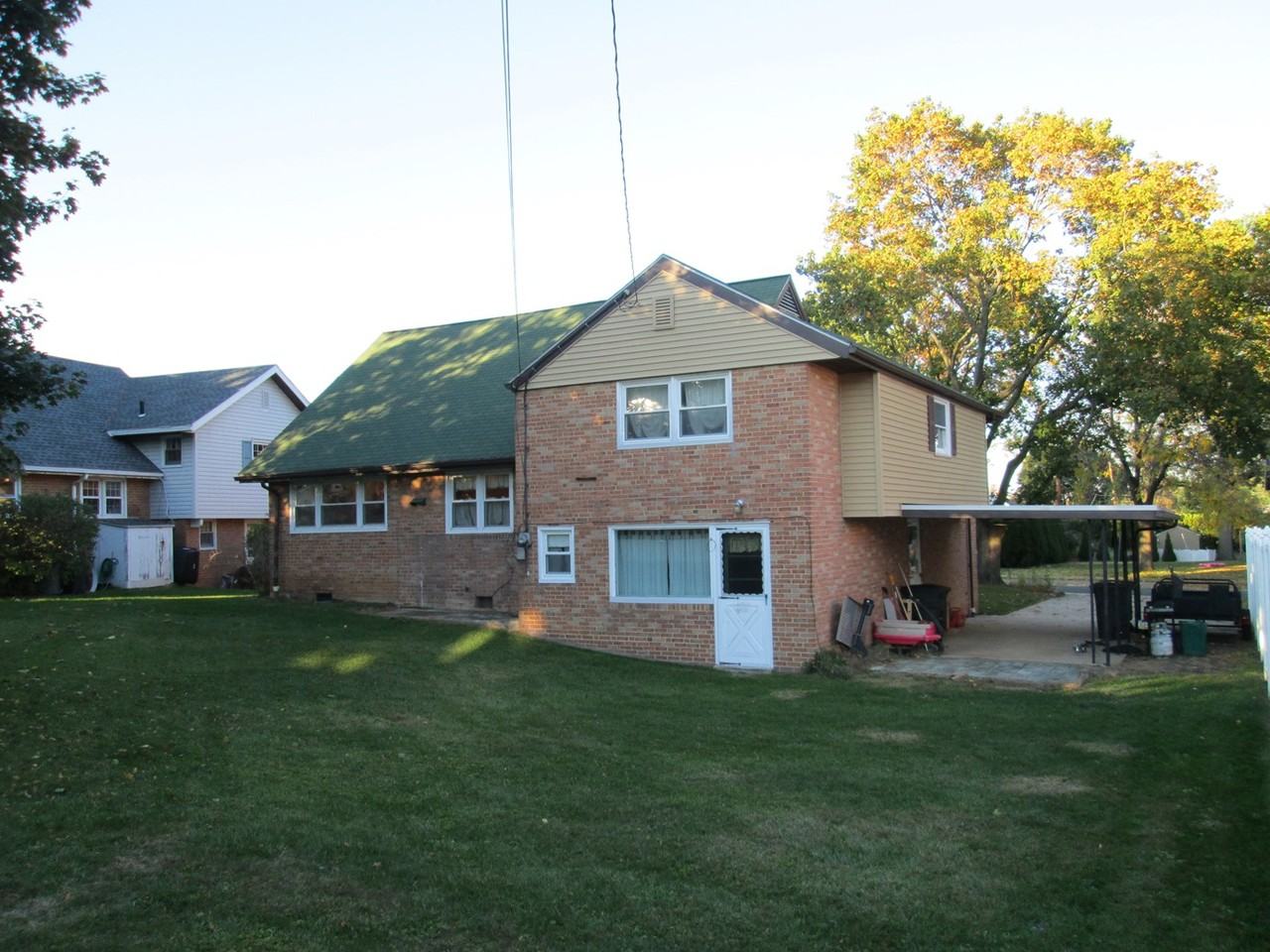 2423 Laurel Rd - Photo 3 of 10