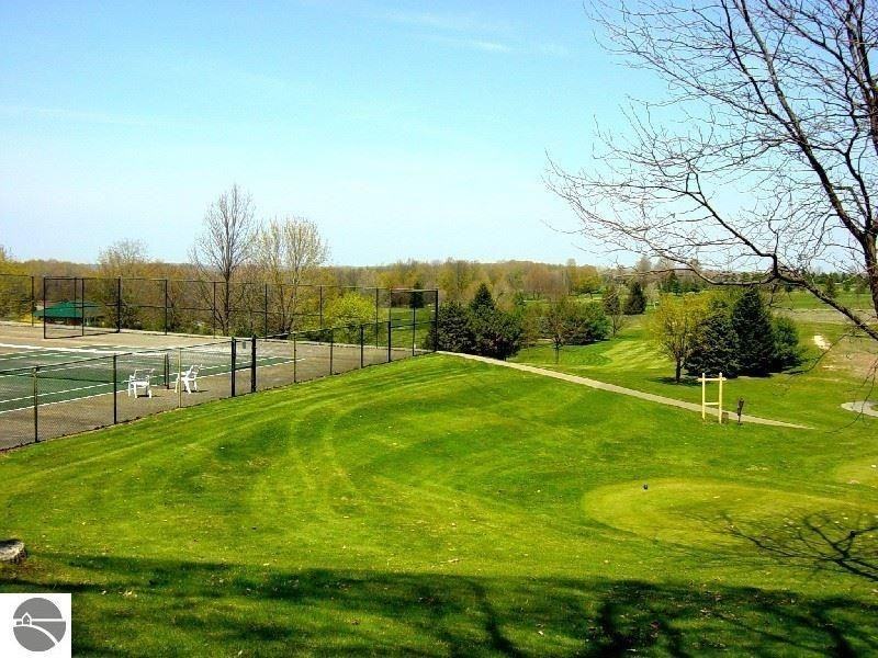 4761 N Crossover Dr - Photo 2 of 9