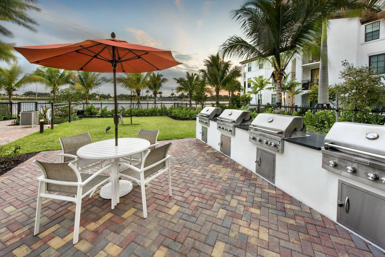 VIVA Luxury Apartments - Photo 6 of 17