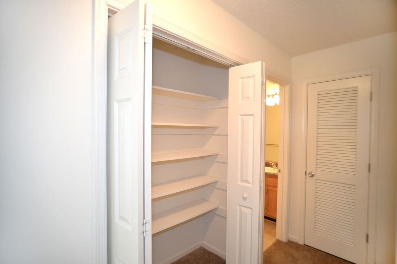 Featherstone Apartments at Kiln Creek - Photo 6 of 28