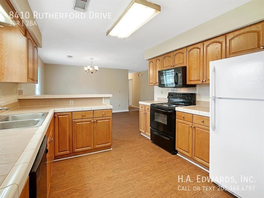 8410 Rutherford Dr - Photo 3 of 19