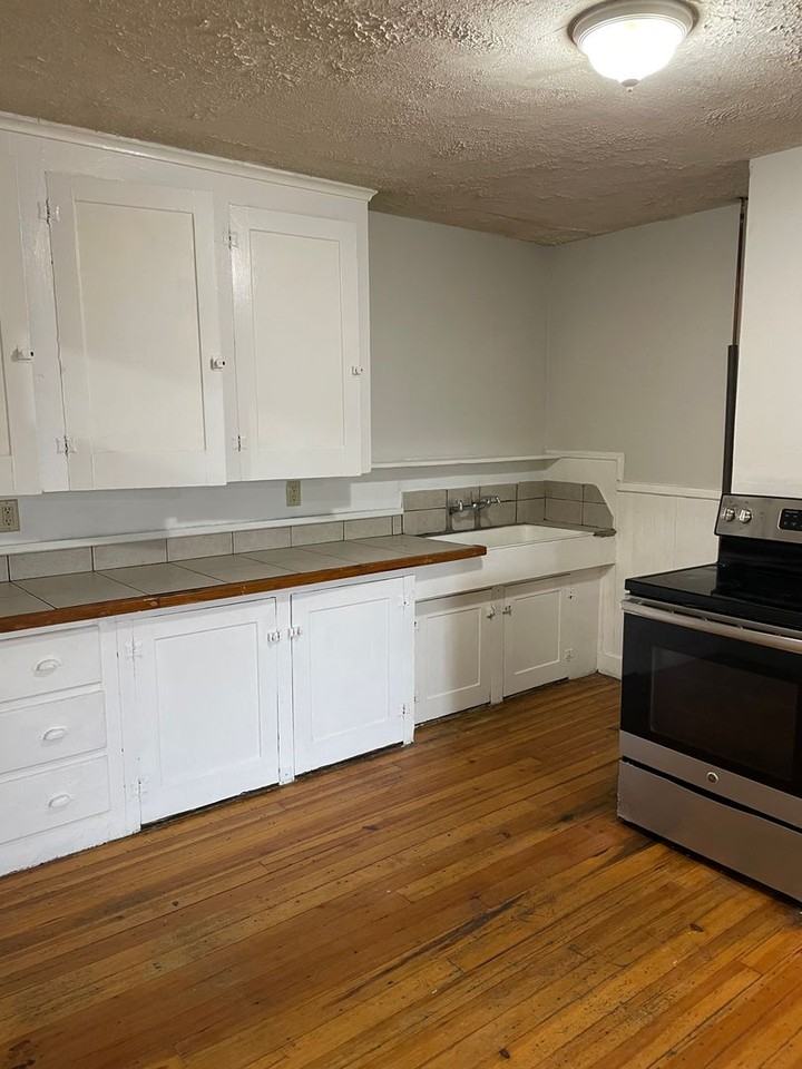 39 Hill St #204 - Photo 5 of 16