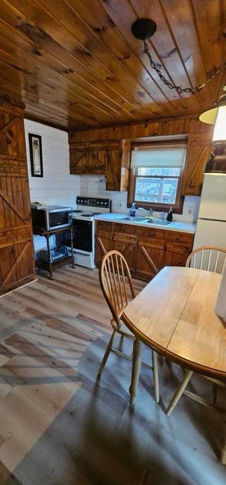 5568 Henry Town Rd - Photo 7 of 11