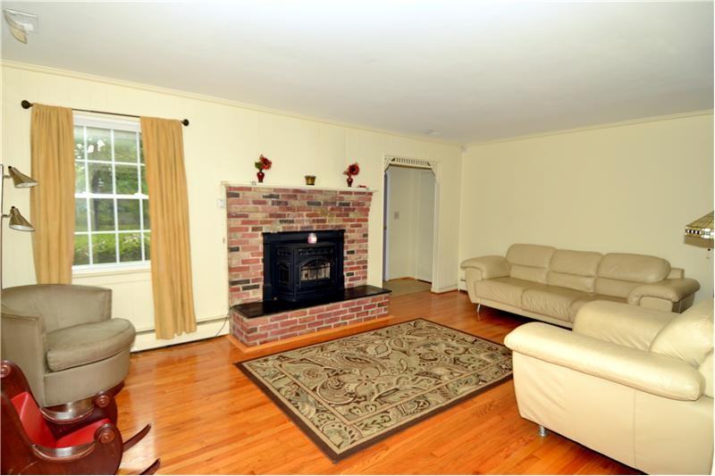 10 Gray Dr - Photo 2 of 19