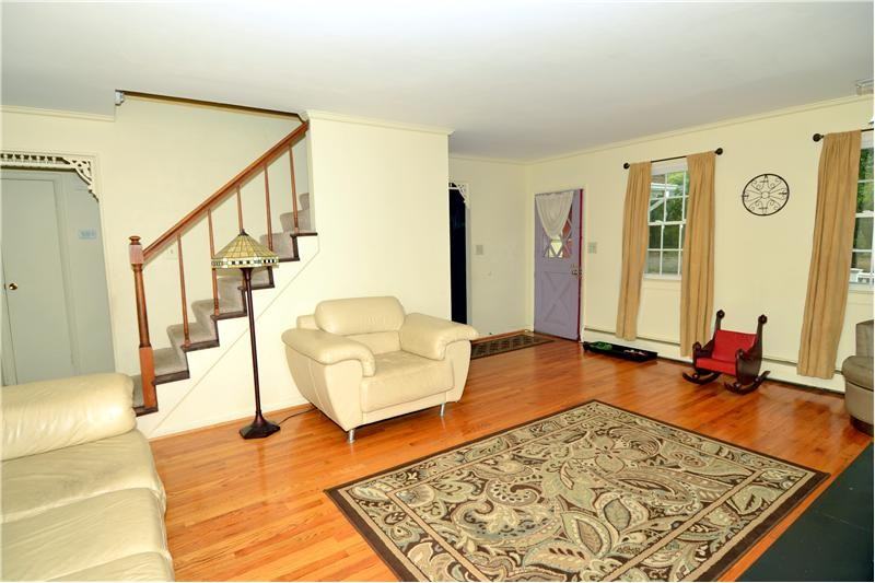 10 Gray Dr - Photo 3 of 19