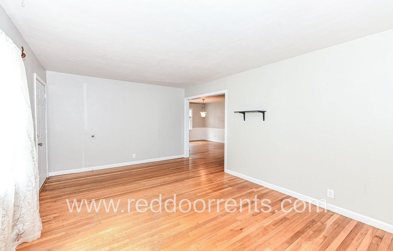 2306 E 57th St - Photo 2 of 30