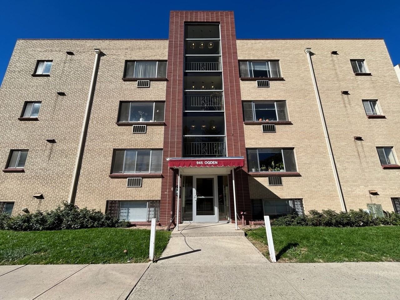 The Ogden Arms at 945 Ogden - Photo 2 of 19