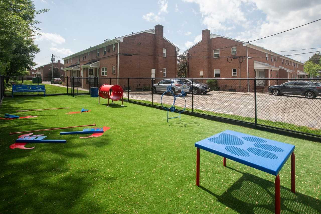 The Courtyard @ Clifton: In - Photo 7 of 31