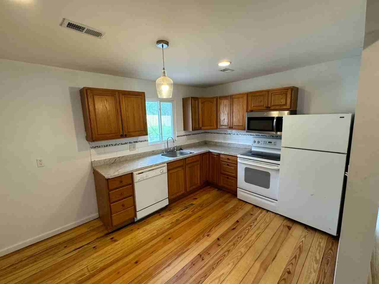 4061 Concordia Ave - Photo 3 of 9