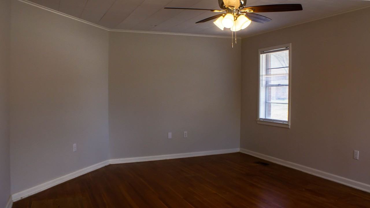 827 N El Paso Ave - Photo 6 of 15