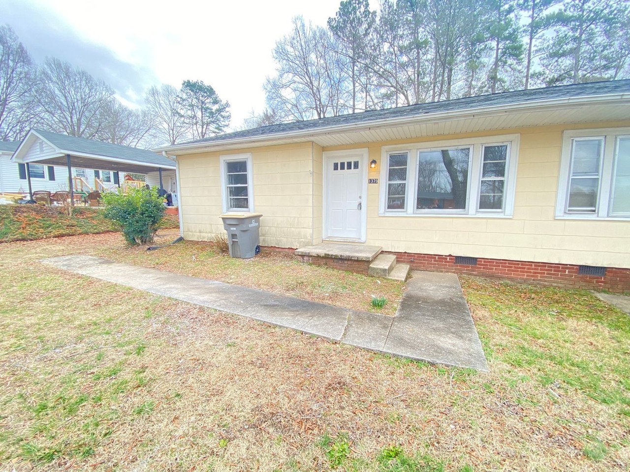 1379 Rainbow Dr - Photo 3 of 9