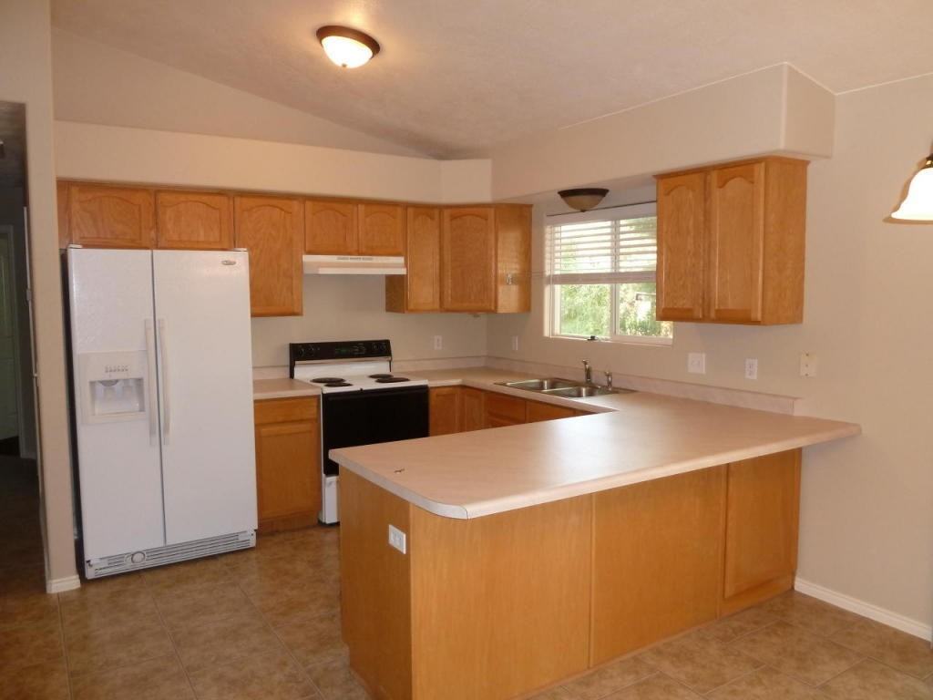 477 N 300 W - Photo 3 of 10