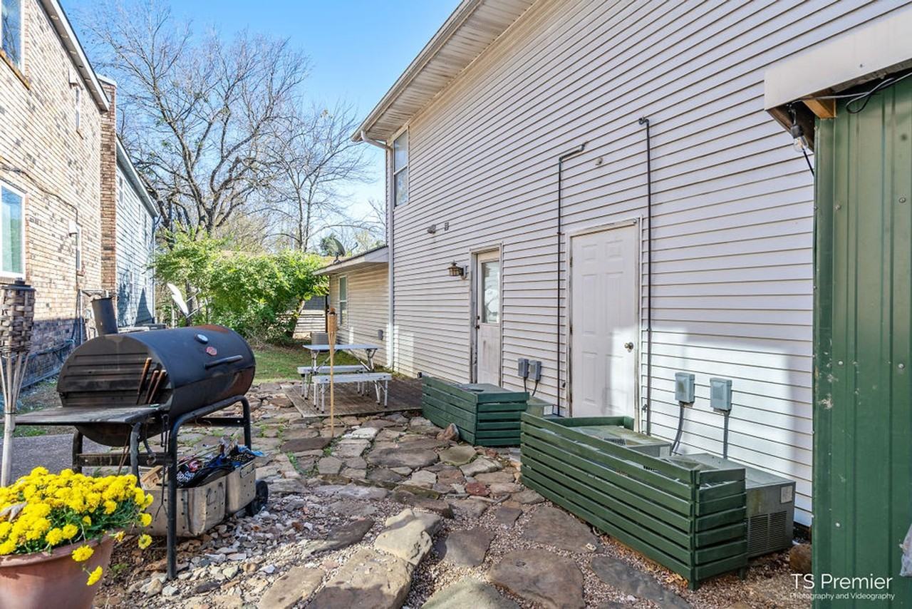 686 Stone st - Photo 7 of 8