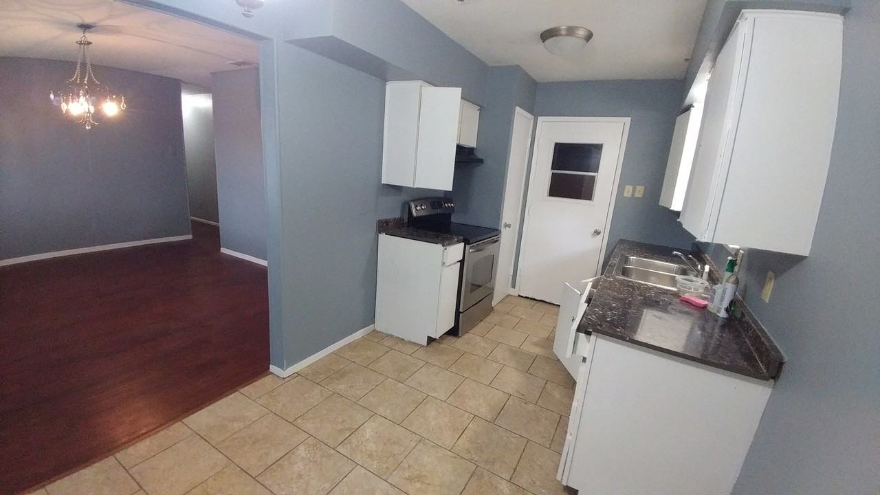 4417 Princeton Dr - Photo 3 of 7