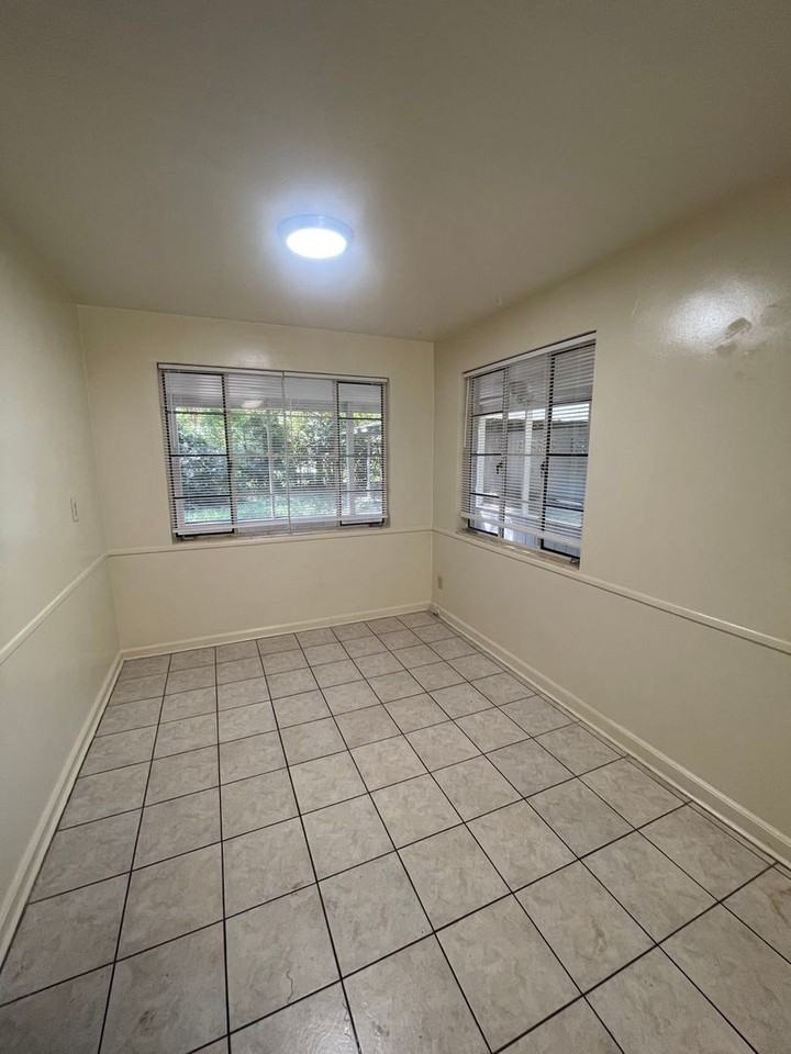 1825 Nw 8th Ave - Photo 3 of 9