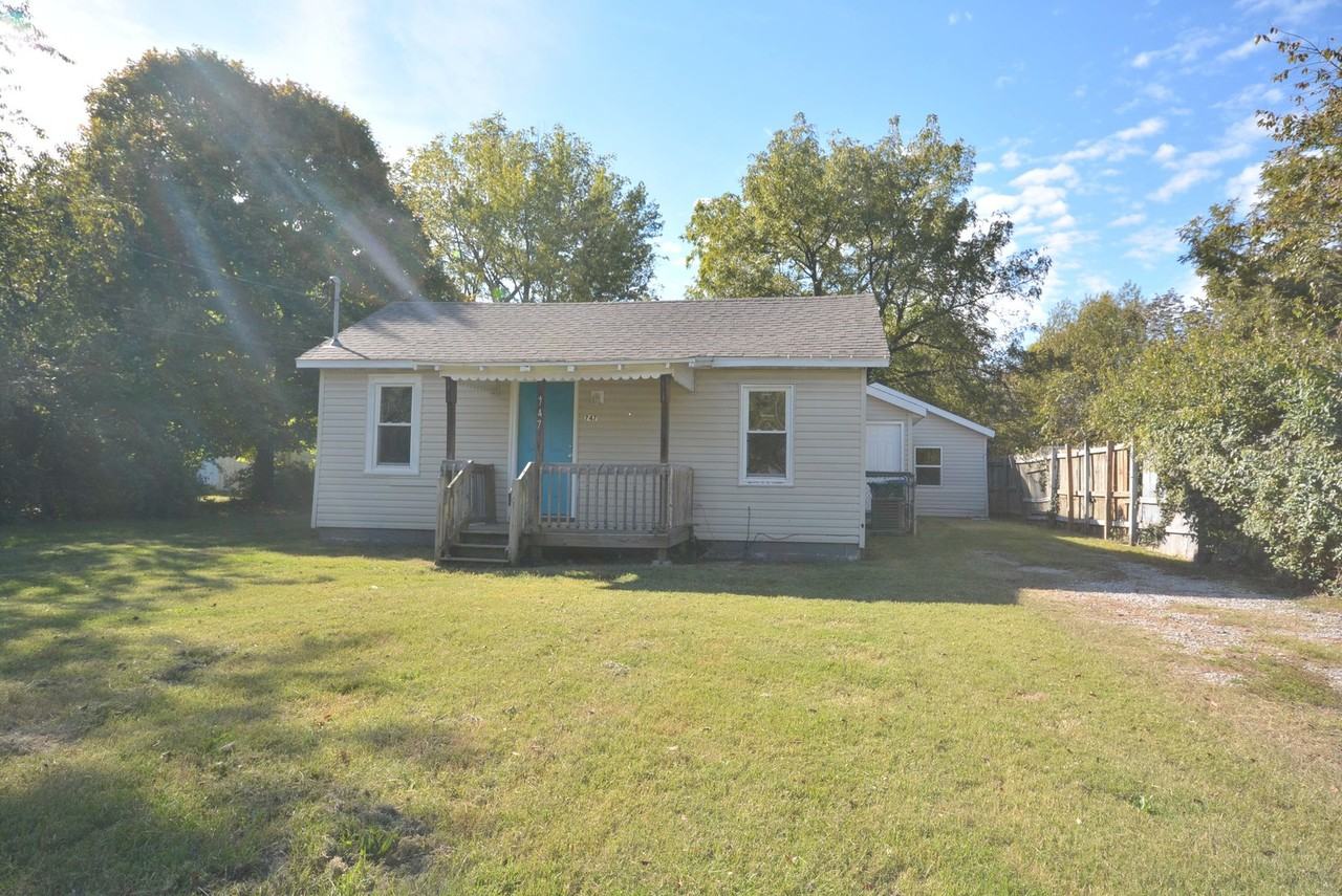 747 N Fulbright Ave - Photo 2 of 18