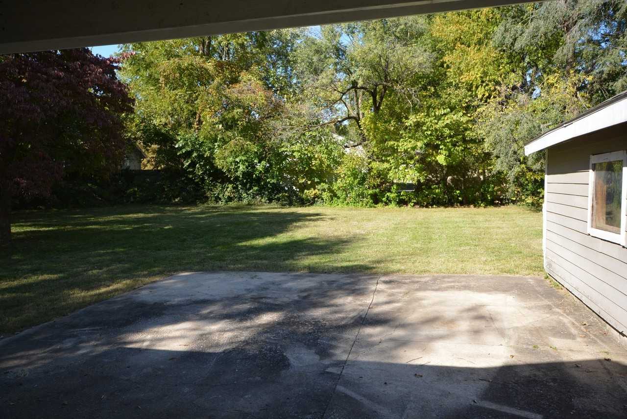 747 N Fulbright Ave - Photo 3 of 18