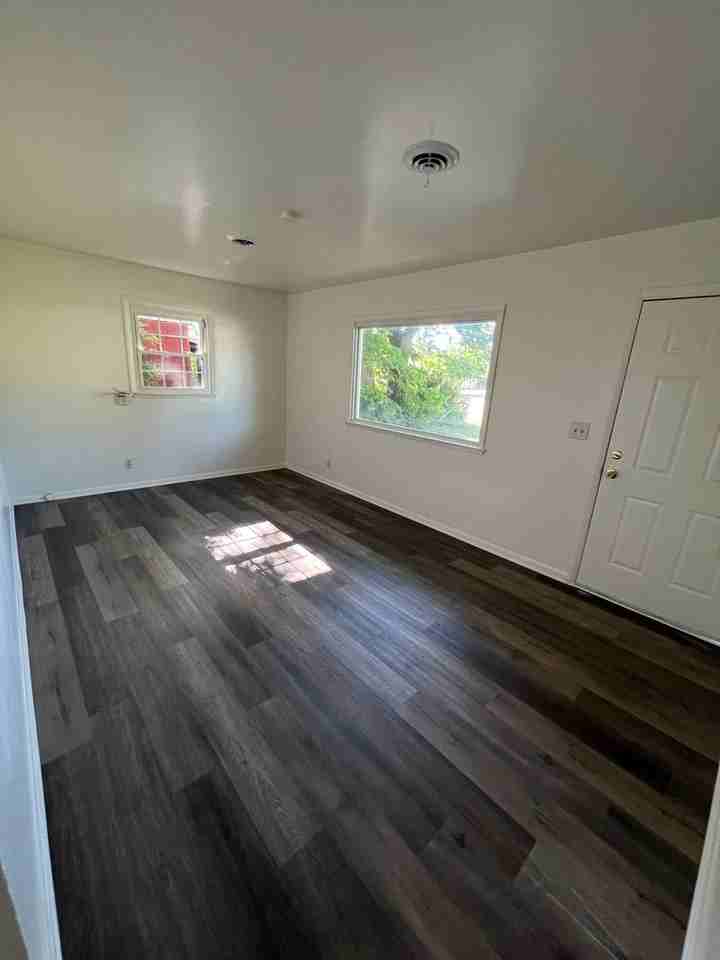 216 E 17th St - Photo 3 of 9
