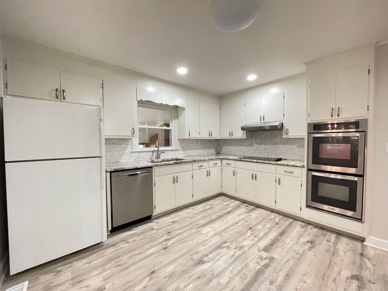 6433 Buggs Island Rd - Photo 2 of 22