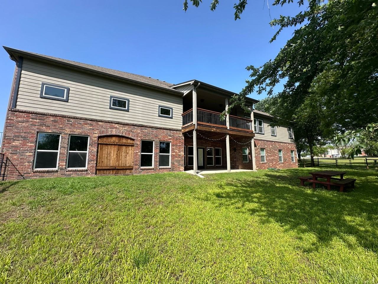 504 S Tallchief Ave - Photo 2 of 33