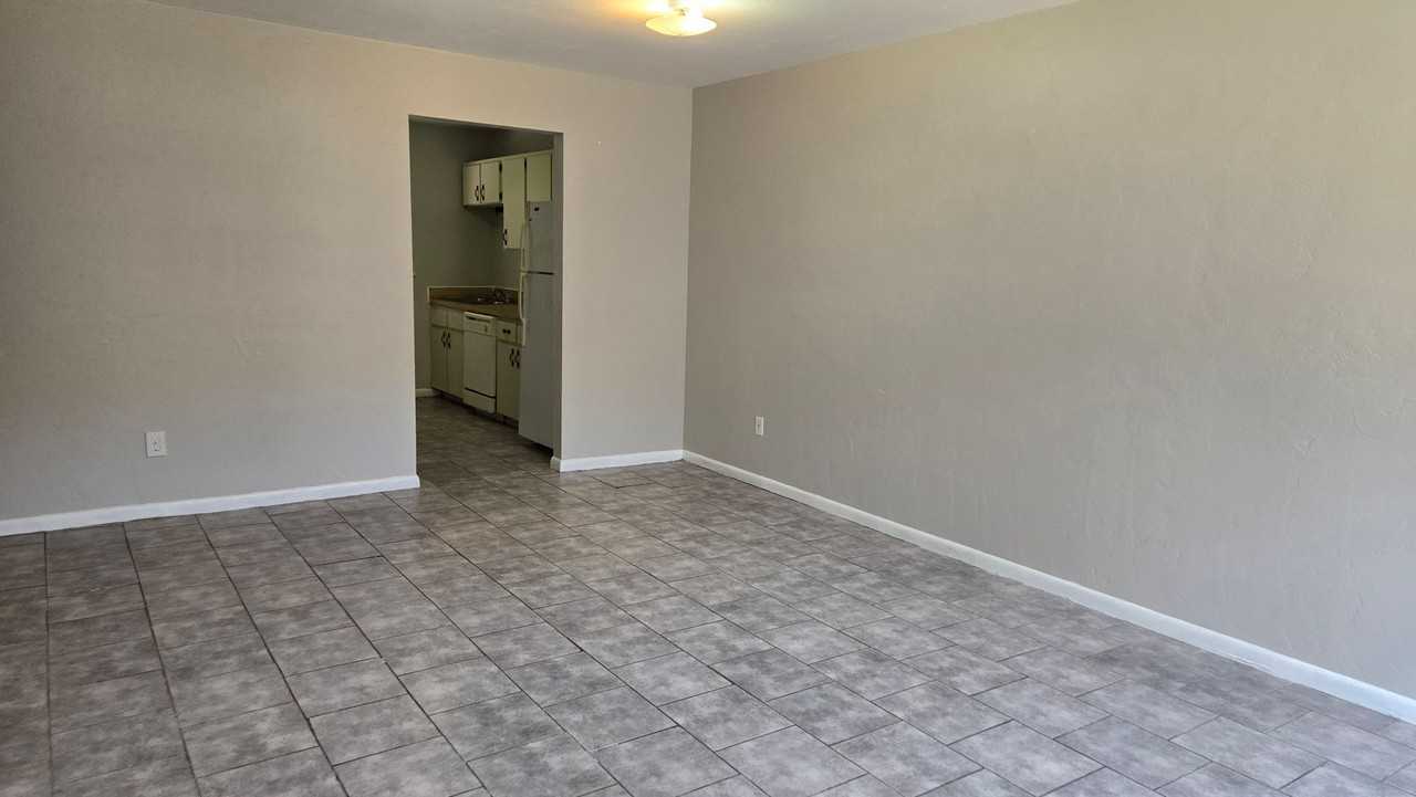 3220 Sw 25th Dr #B - Photo 2 of 14