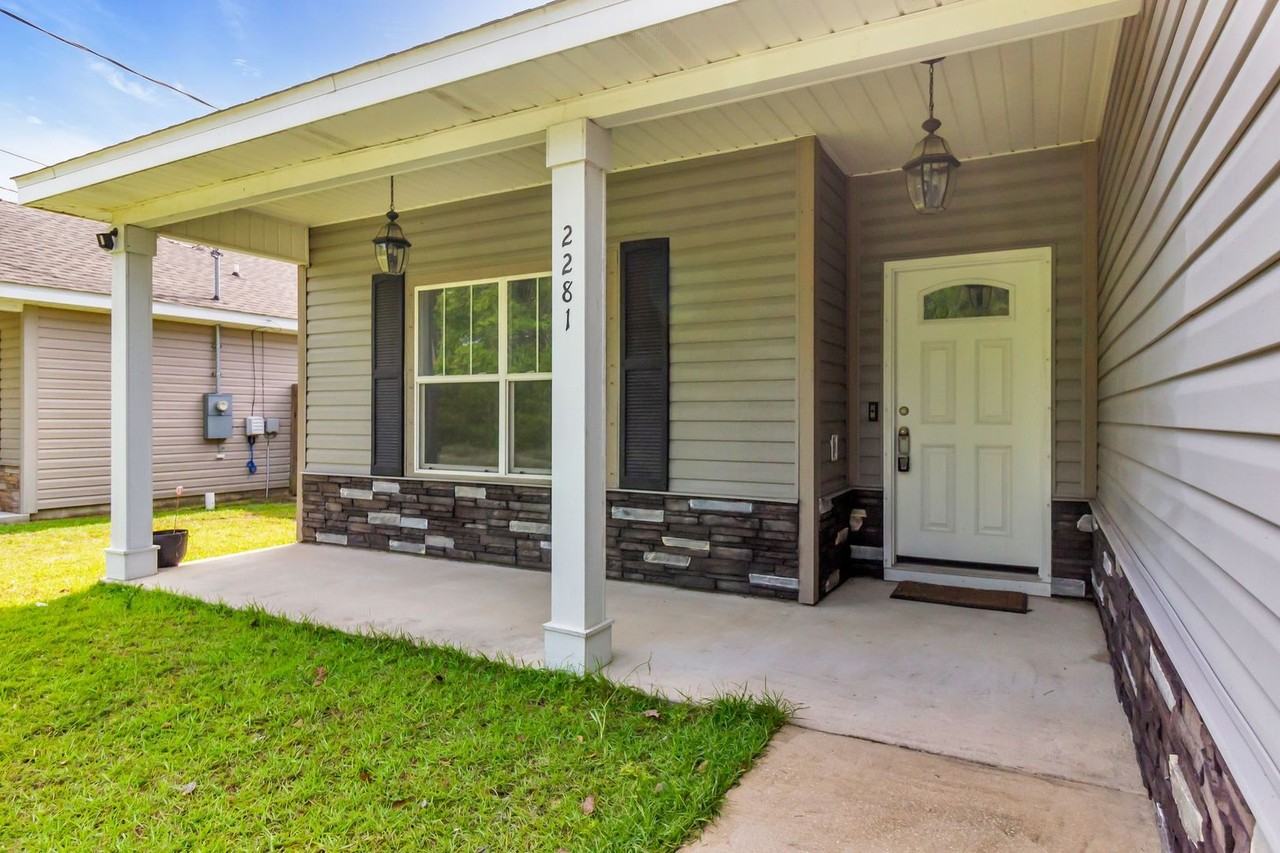 2281 Tom St - Photo 5 of 34