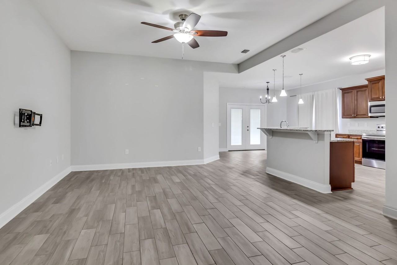 2281 Tom St - Photo 6 of 34