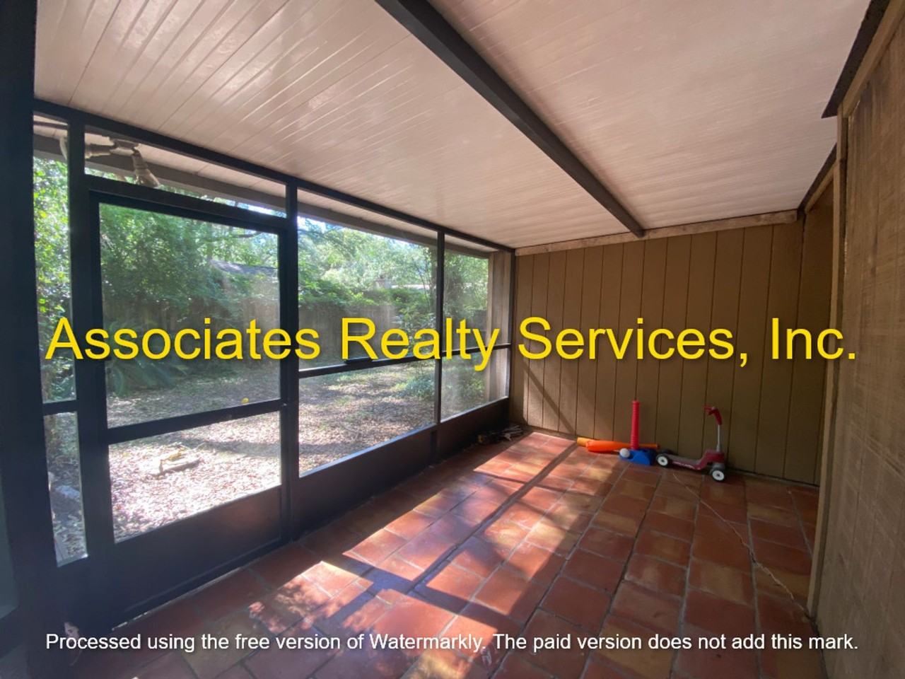 1024 Sw 76th Ter - Photo 4 of 17