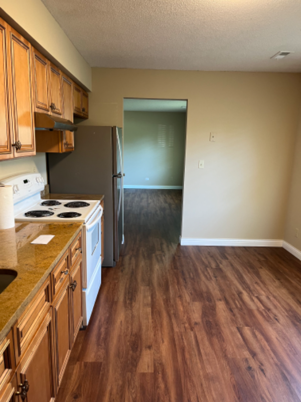 521 N South Ct - Photo 3 of 12