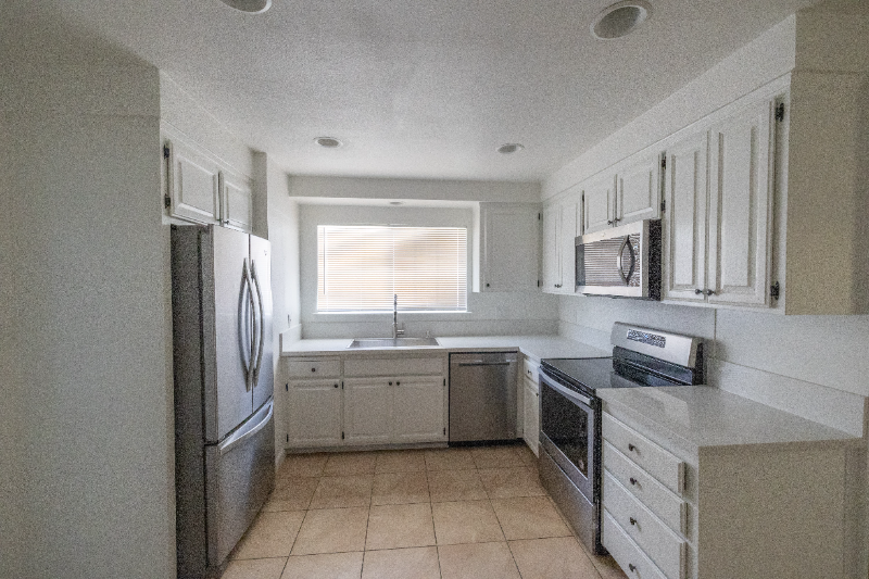 1730 Russell Way - Photo 3 of 17